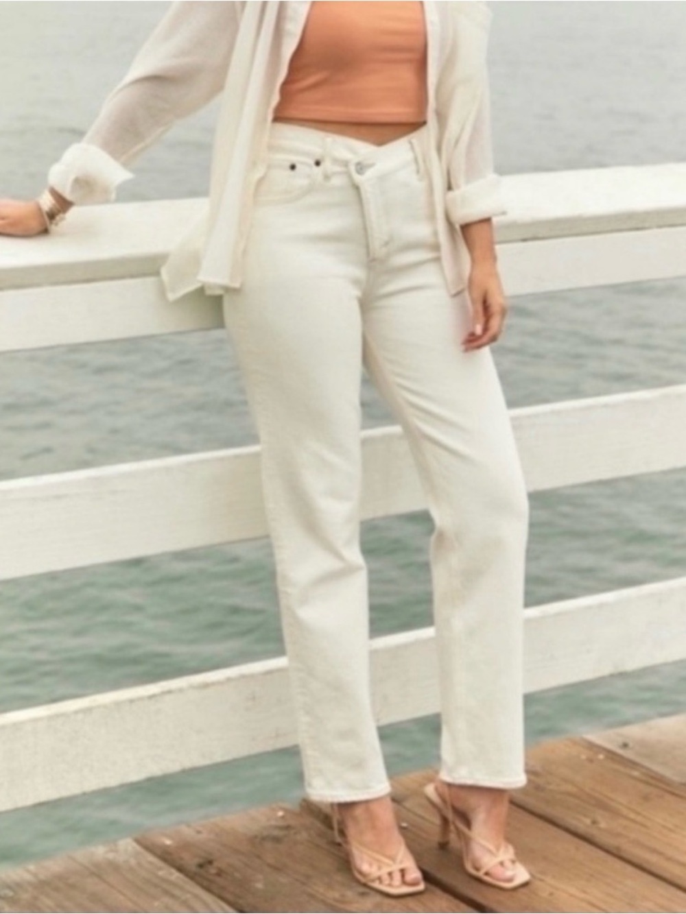 Abercrombie & Fitch The 90’s Straight Ultra High Rise Crossover Waist Jeans